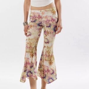 Patterned flare legging